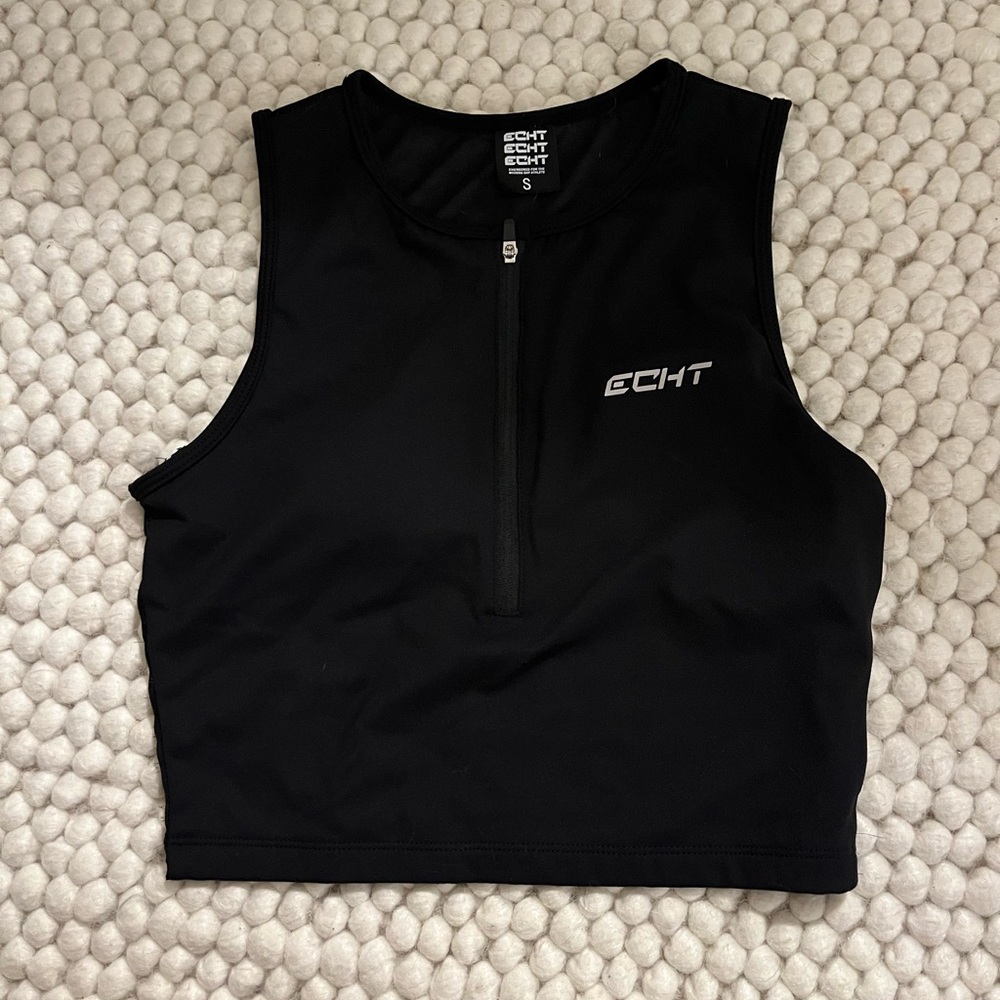 ECHT Sleek Black Athletic Crop Top